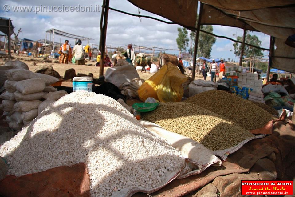 Ethiopia - Mercato lungo la strada per il sud - 20.jpg